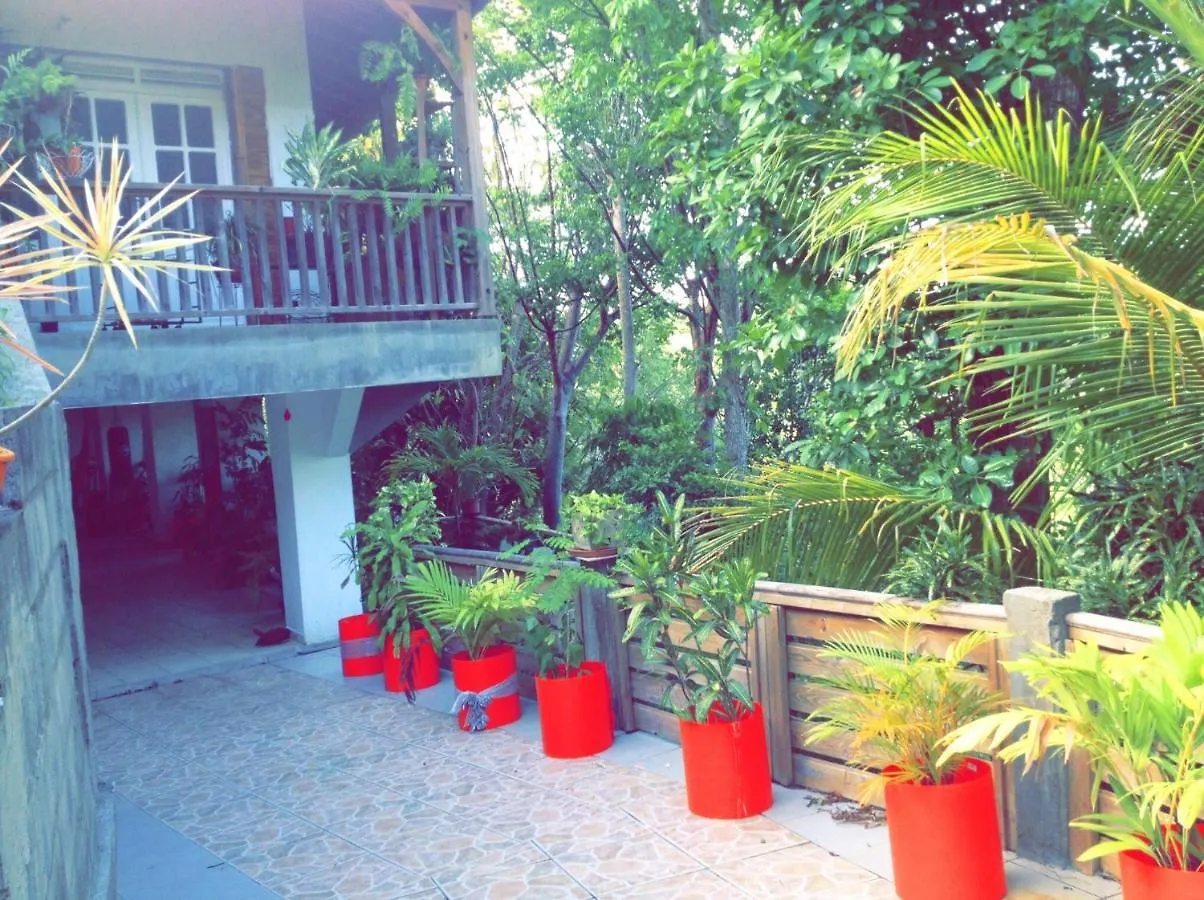 Besson, Maison De Caractere Villa Le Gosier